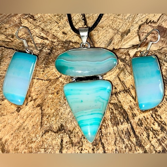 Blue Green Botswana Agate Pendant & Earrings - Picture 4 of 8